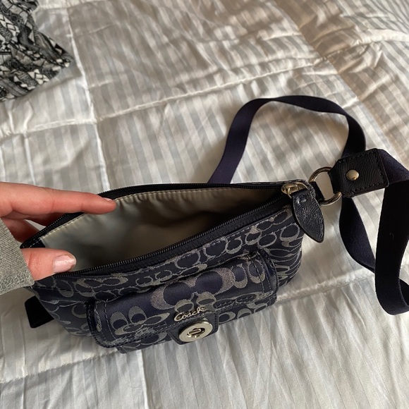 Purse - Picture 4 of 4